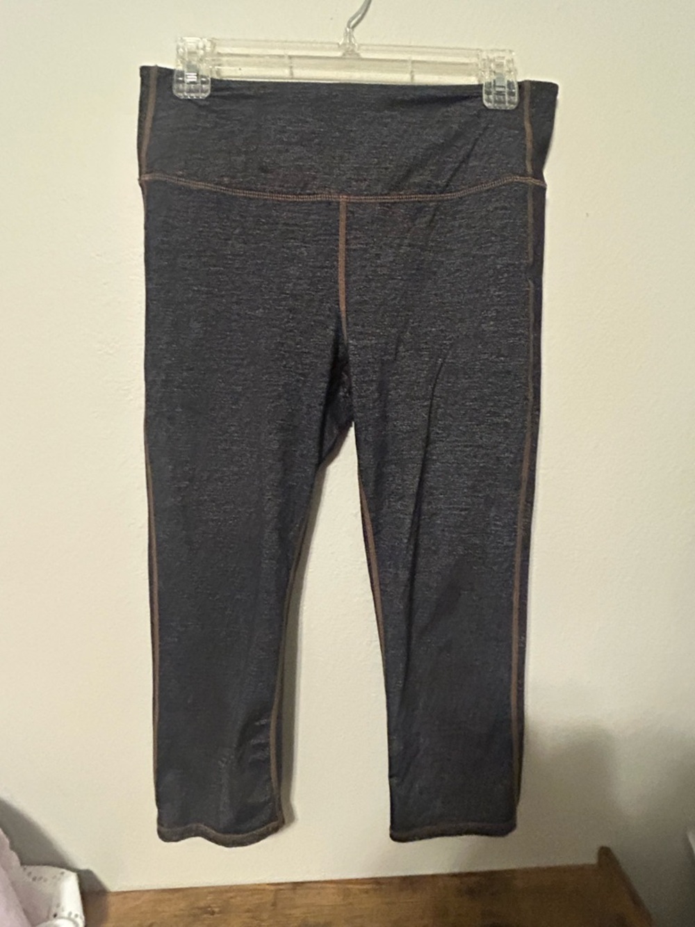 Athleta Charcoal Gray Cropped Leggings with Tan Stitching Womens size Medium